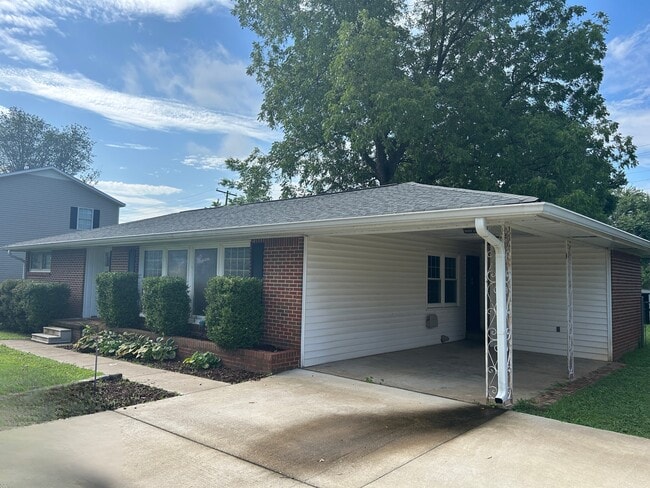 Photo - 910 Tyler Ave
