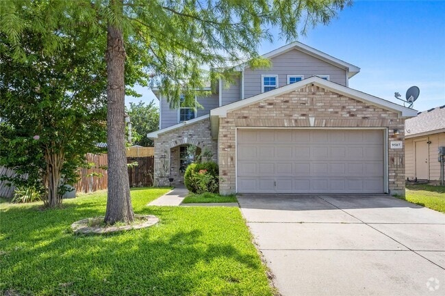 Building Photo - Spacious 3 Bedroom, 2.5 Bath Home Ready fo...