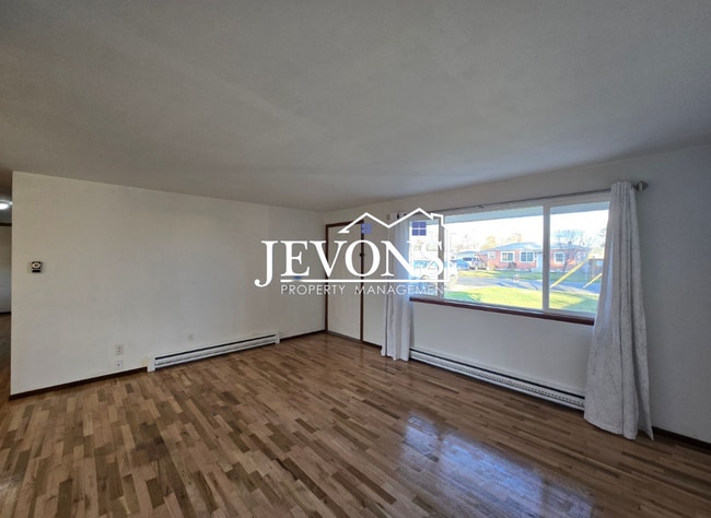 Photo - $250 Off First Month's Rent! Easy access to Nob Hill Blvd, 16th Ave, and Summitview Ave for commu...