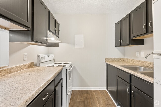 2BR, 1BA - 851SF - Kitchen - Serenity at Fairfield