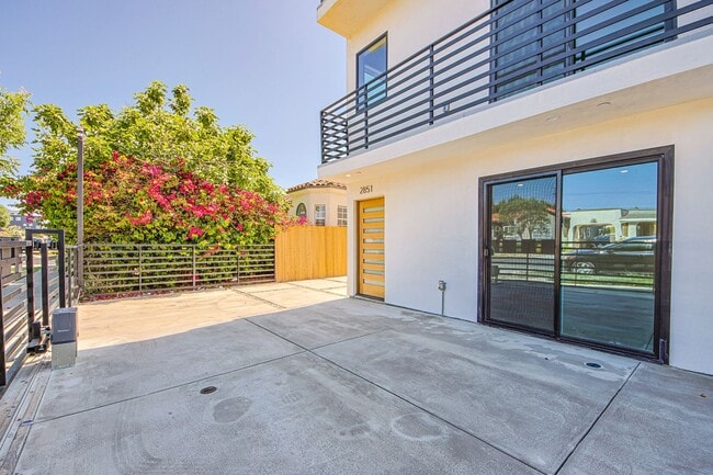 Photo - 2851 S Victoria Ave Unit 2851