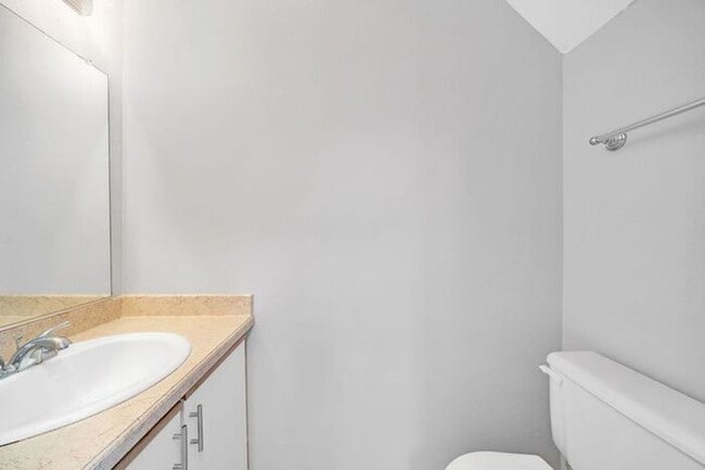 Photo - 2 bedroom unit. Pets OK! Lots of upgrades! Full size washer and dryer in unit!!