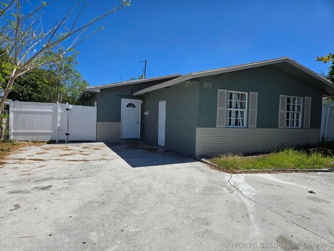 Building Photo - 815 Silver Beach Rd Unit B