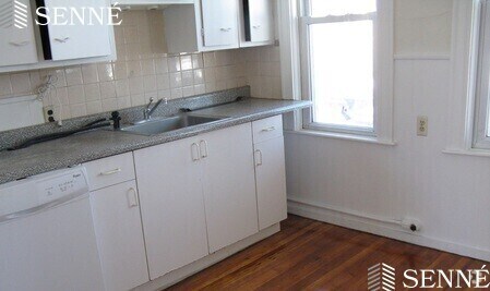 Building Photo - 50 Dover St Unit 50 Dover St #3 Rental