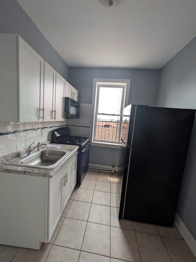 Photo - 667 Avenue A