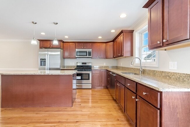 Photo - 220 White St