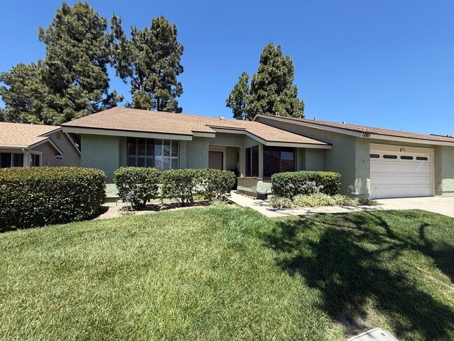 Building Photo - Large home on Golf Course in Leisure Village Senior Community