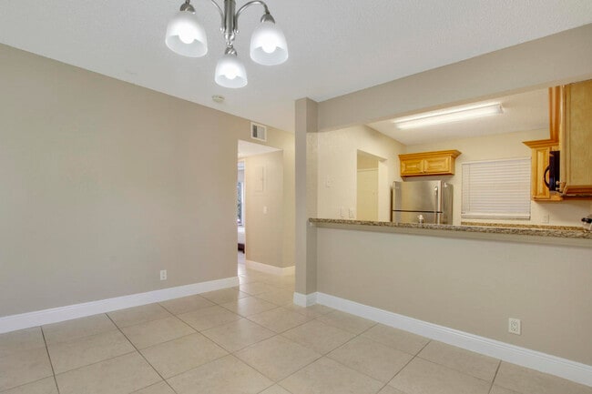Photo - 1524 Lake Crystal Dr Unit H