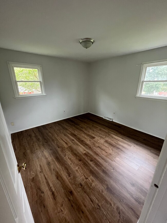 219 Axtell Ave Unit 2nd floor