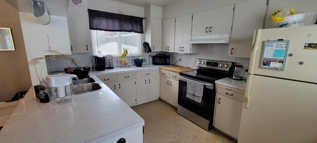 Photo - 2047 McBride Crescent