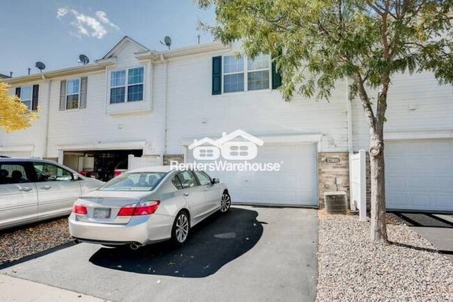 Building Photo - Available Now - Charming 3 bed 2.5 bath Townhome in Woodbury