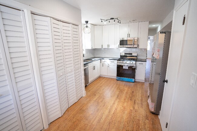 Photo - 5735 W Addison St Unit 2