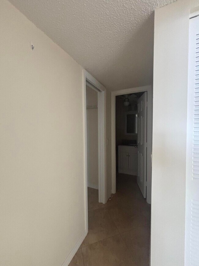 Photo - 480 Executive Center Dr Unit 2c