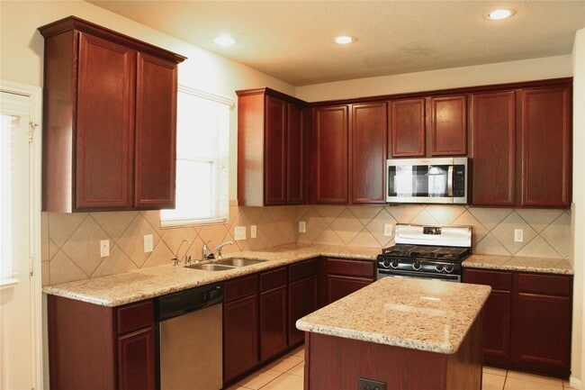 Building Photo - 24834 Colonial Maple Dr