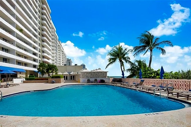 Photo - 5555 Collins Ave Unit 5C