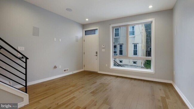 Photo - 1912 Gerritt St