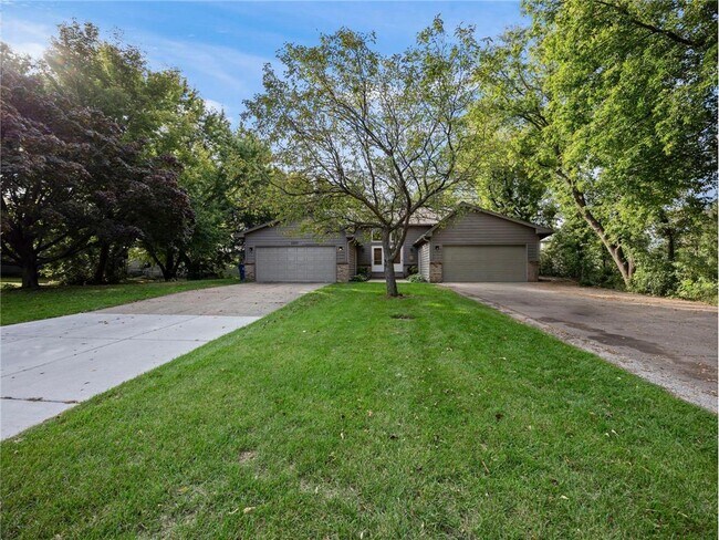 Photo - 5535 Lindsay St