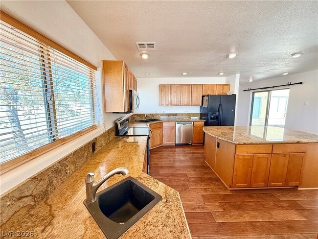 Photo - 1100 Dollar St