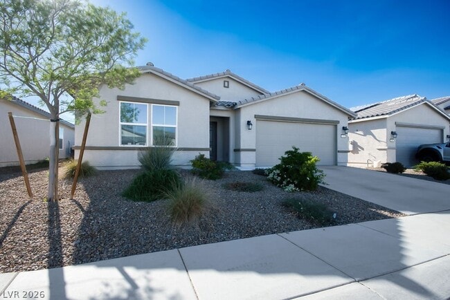 Building Photo - 315 Basin Fls St