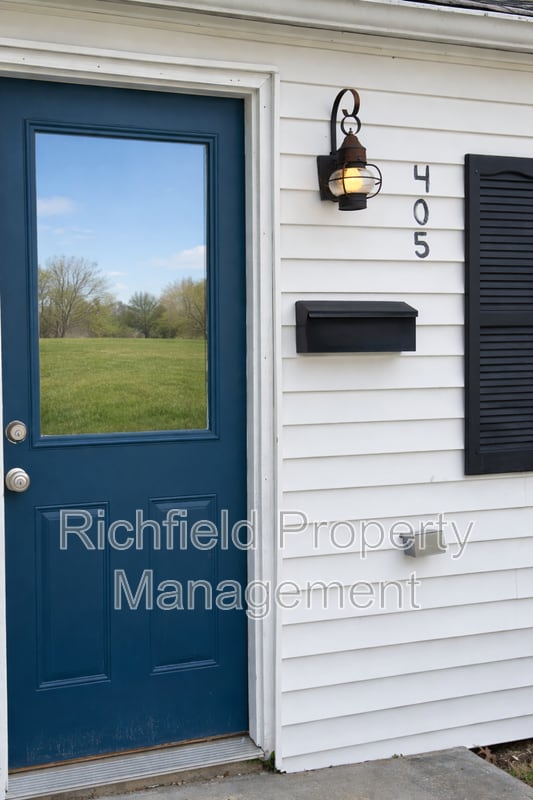 Photo - 405 W 3rd St