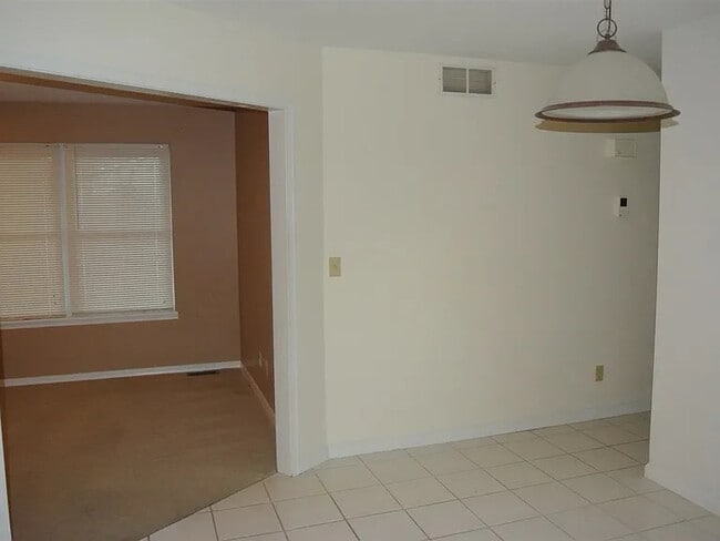 Photo - 905 Crestview Ln