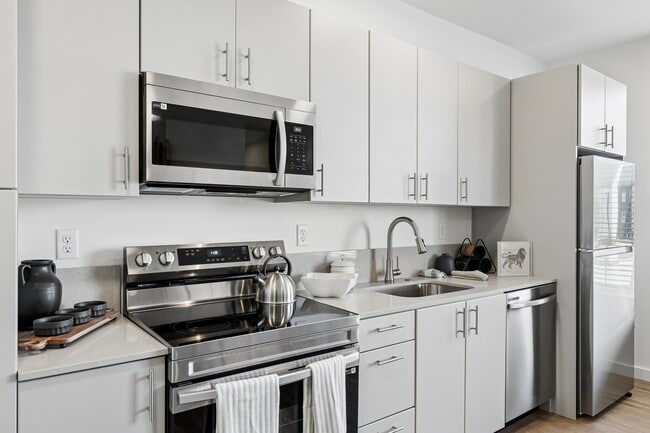 Building Photo - The Seven at Page Woodson