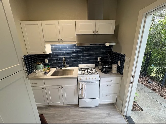 Photo - 700 Westmont Rd