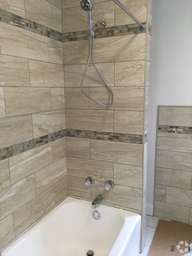 Building Photo - 99 Grand Ave Unit Apartement #2 Rental
