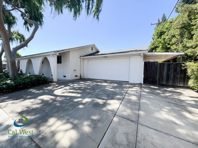 Photo - $4,995 - Beautiful 3/2 Bath Home Tucked Away in Prime Santa Clara's Location