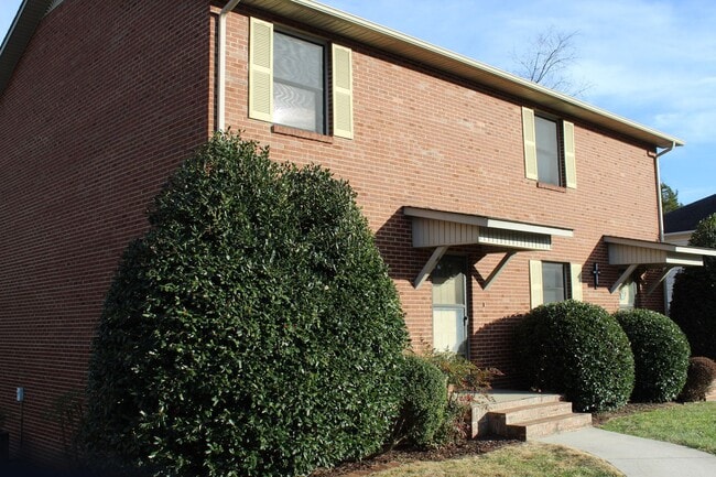 Building Photo - 83 Eastgate Cir Unit 83 Eastgate Circle  B