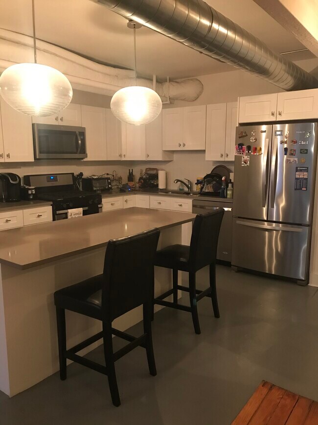 kitchen - 5424 N Wayne Ave Unit Garden
