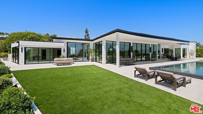 Photo - 365 Trousdale Pl