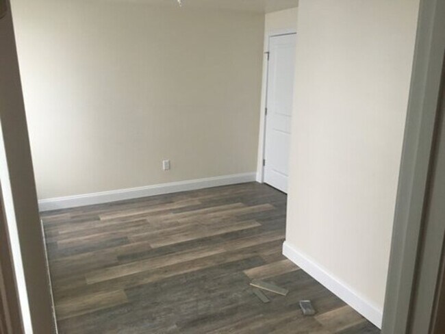 323-325 College Street, Unit 10