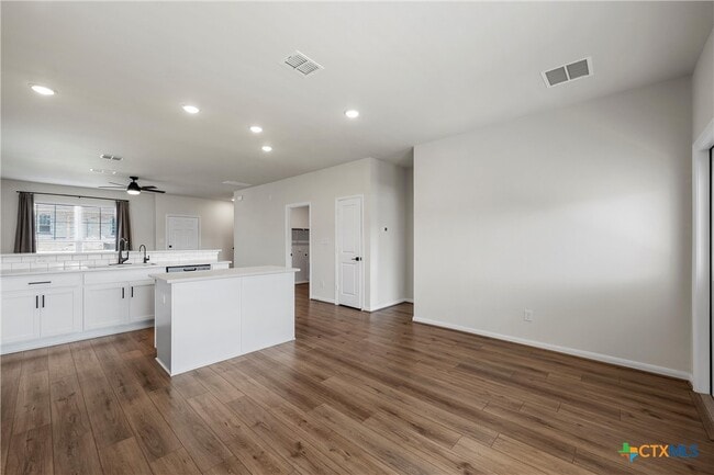 Photo - 209 Villars Dr