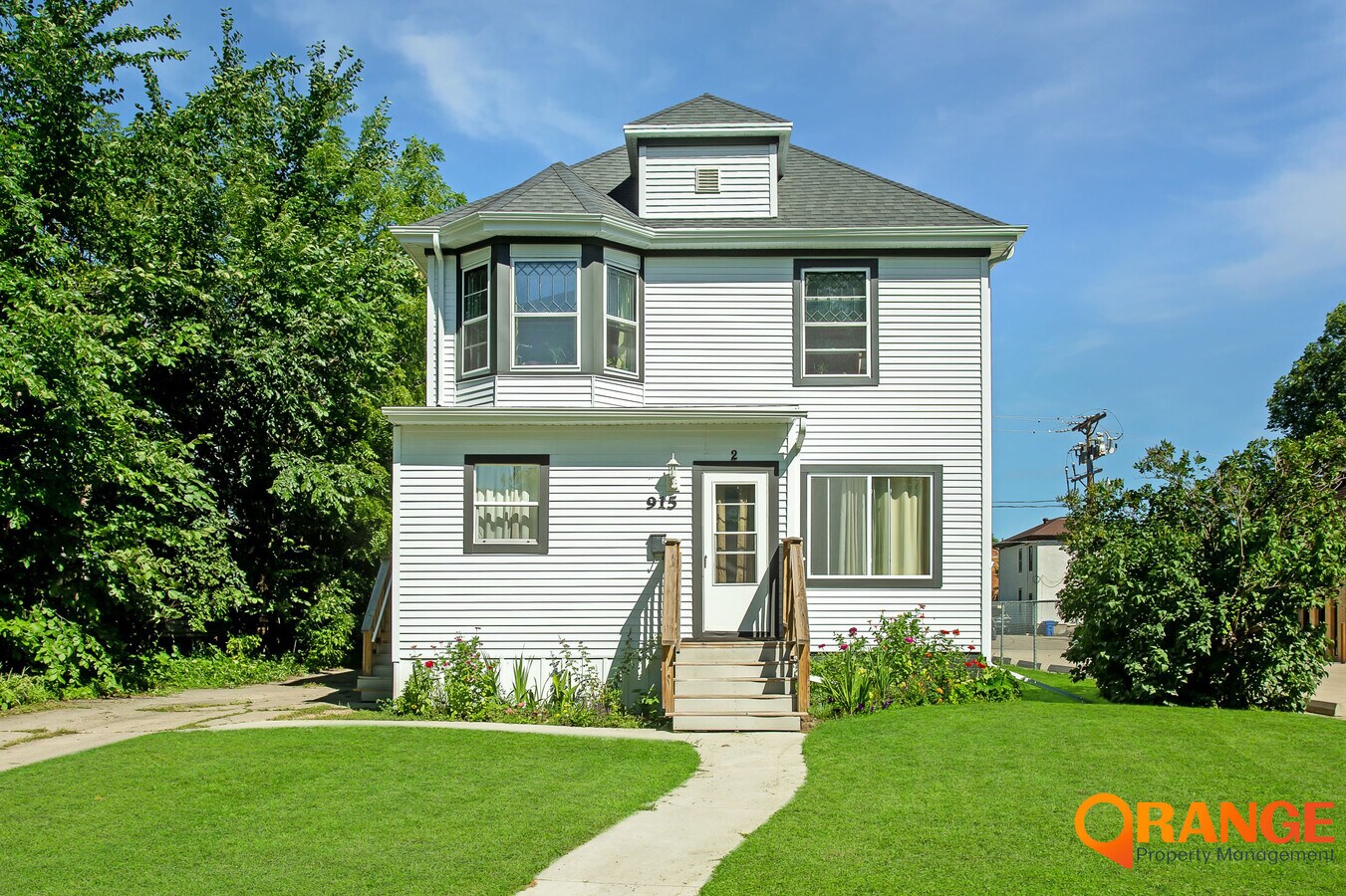 OLD TOWN APARTMENTS - OLD TOWN APARTMENTS