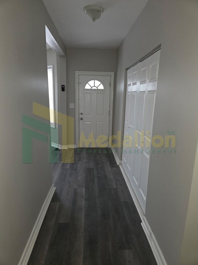 Photo - 4-Bedroom Duplex Downstairs unit in 2-Flat with Parking Unit DOWN