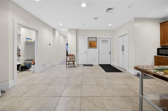 Photo - 443 S Warren St