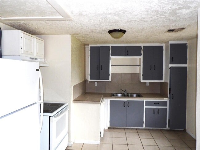 Photo - 2503 SW Cornell Ave
