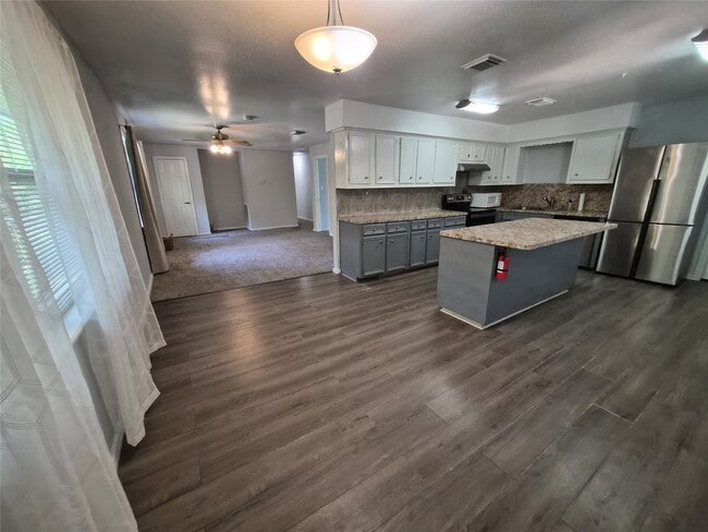 Photo - 12335 Roy Rd