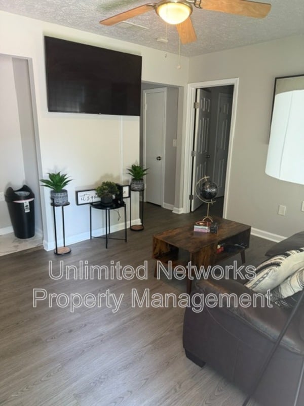 Photo - 151 Lawton St SW