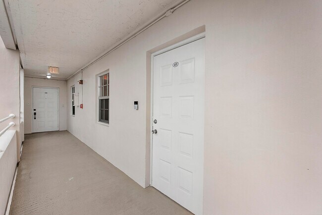 Photo - 3900 Oaks Clubhouse Dr Unit 411