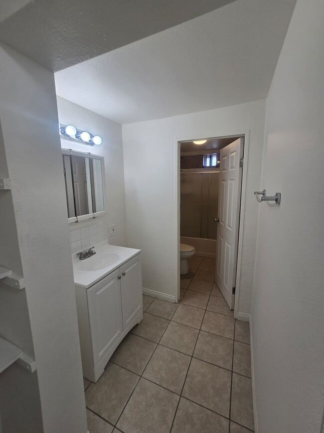 Photo - Sycamore Rd Unit B