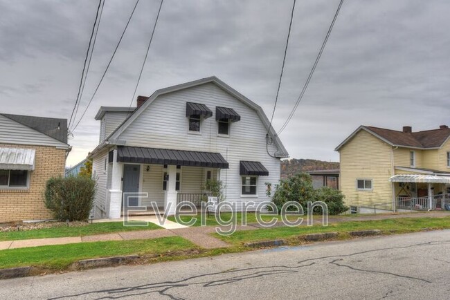 Building Photo - 208 S 5th St