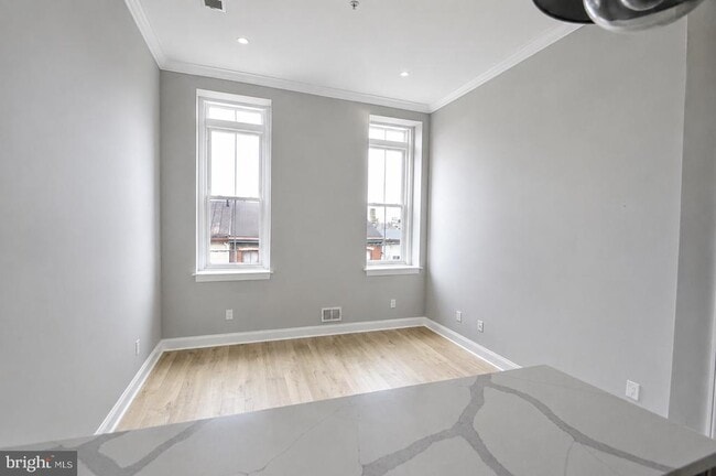 Photo - 23 E Union St