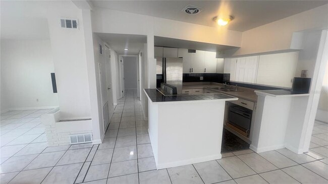 Photo - 110 14th Ave SW