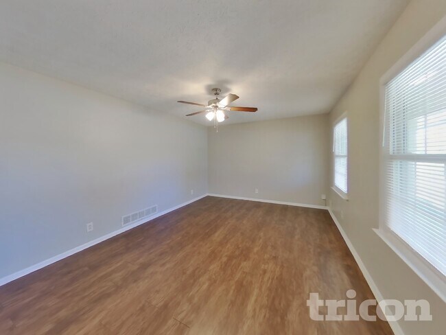 Photo - 2807 Alamo Pl