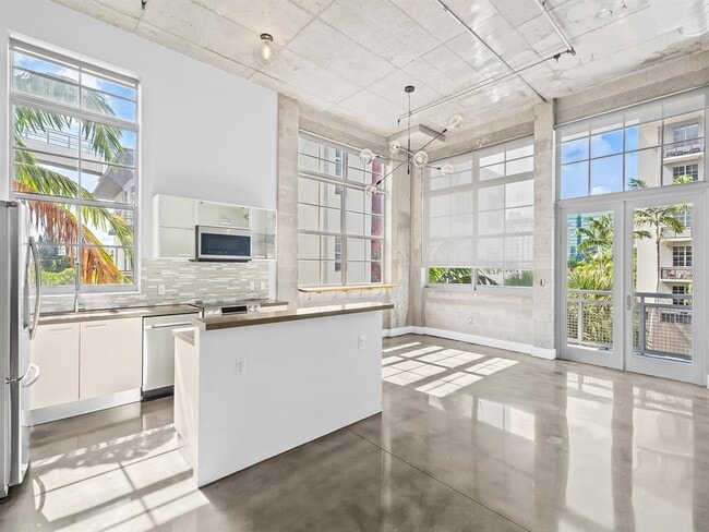 Building Photo - 434 NW 1st Ave Unit 305 Rental