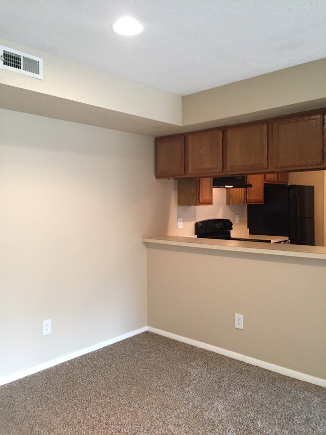 Chimneys of Oak Creek Apartments For Rent in Kettering, OH