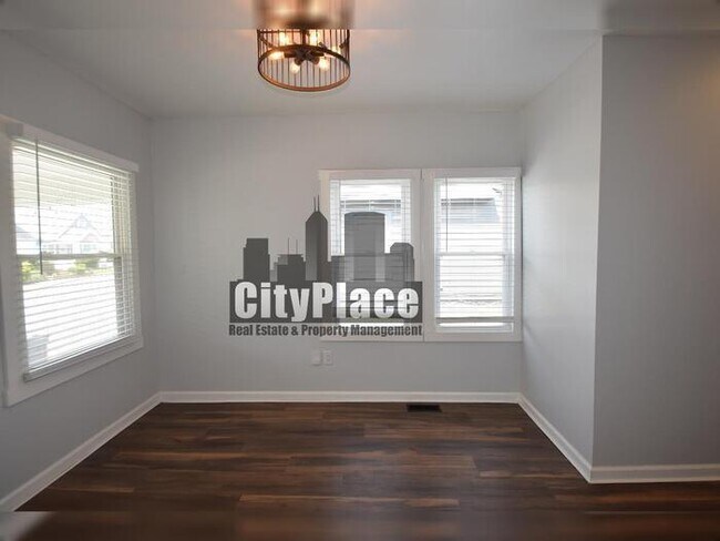 Photo - 750 Cottage Ave