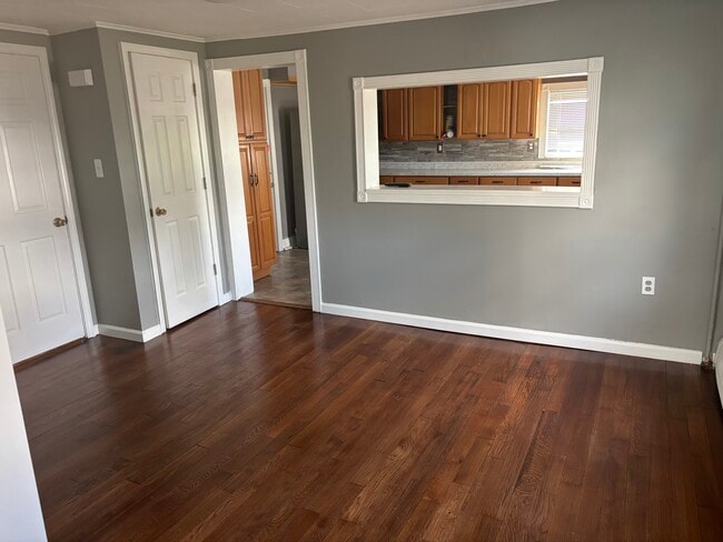 Photo - 17 Tennent Ave